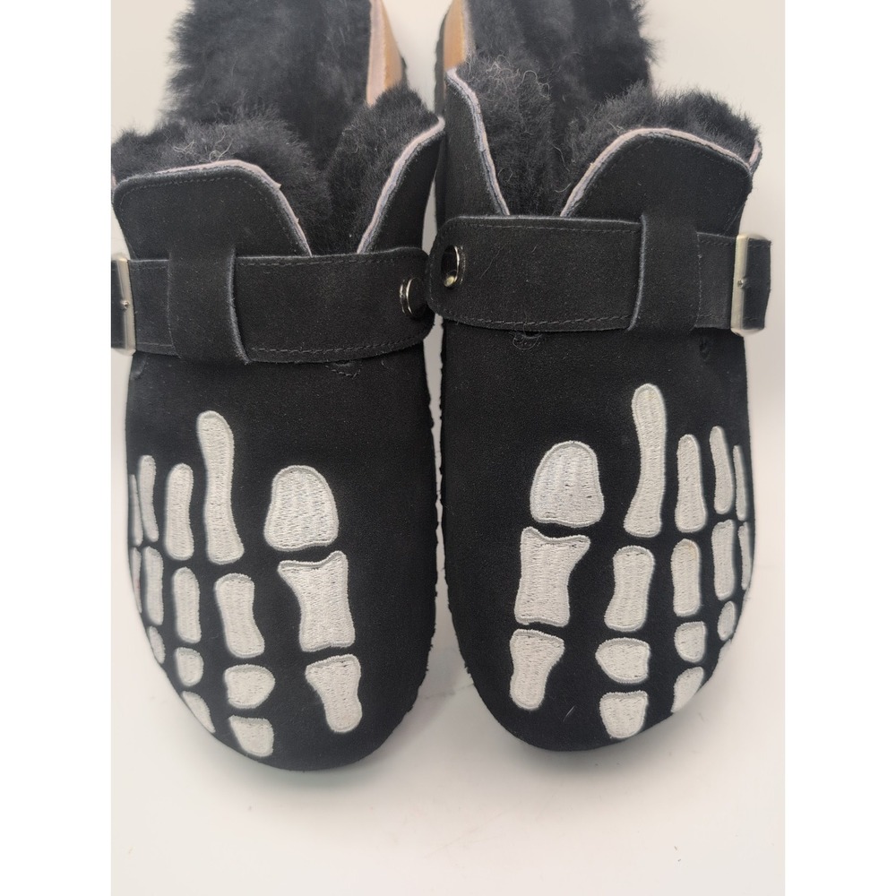 Black Skeleton Embroidered Clogs Fuzzy Soft Black Interior Women's 7 Halloween